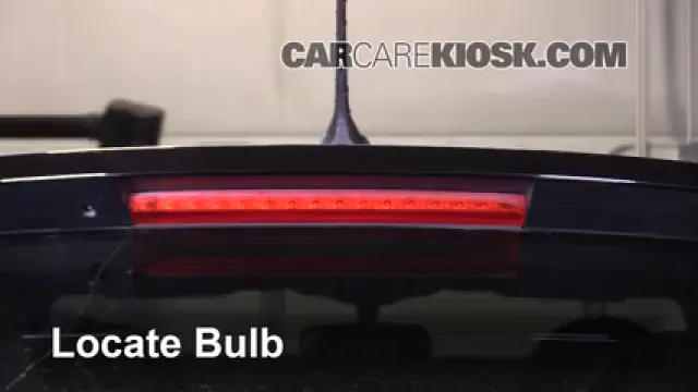 2016 Fiat 500X Easy 2.4L 4 Cyl. Éclairage Feu de freinage central (remplacer l'ampoule)